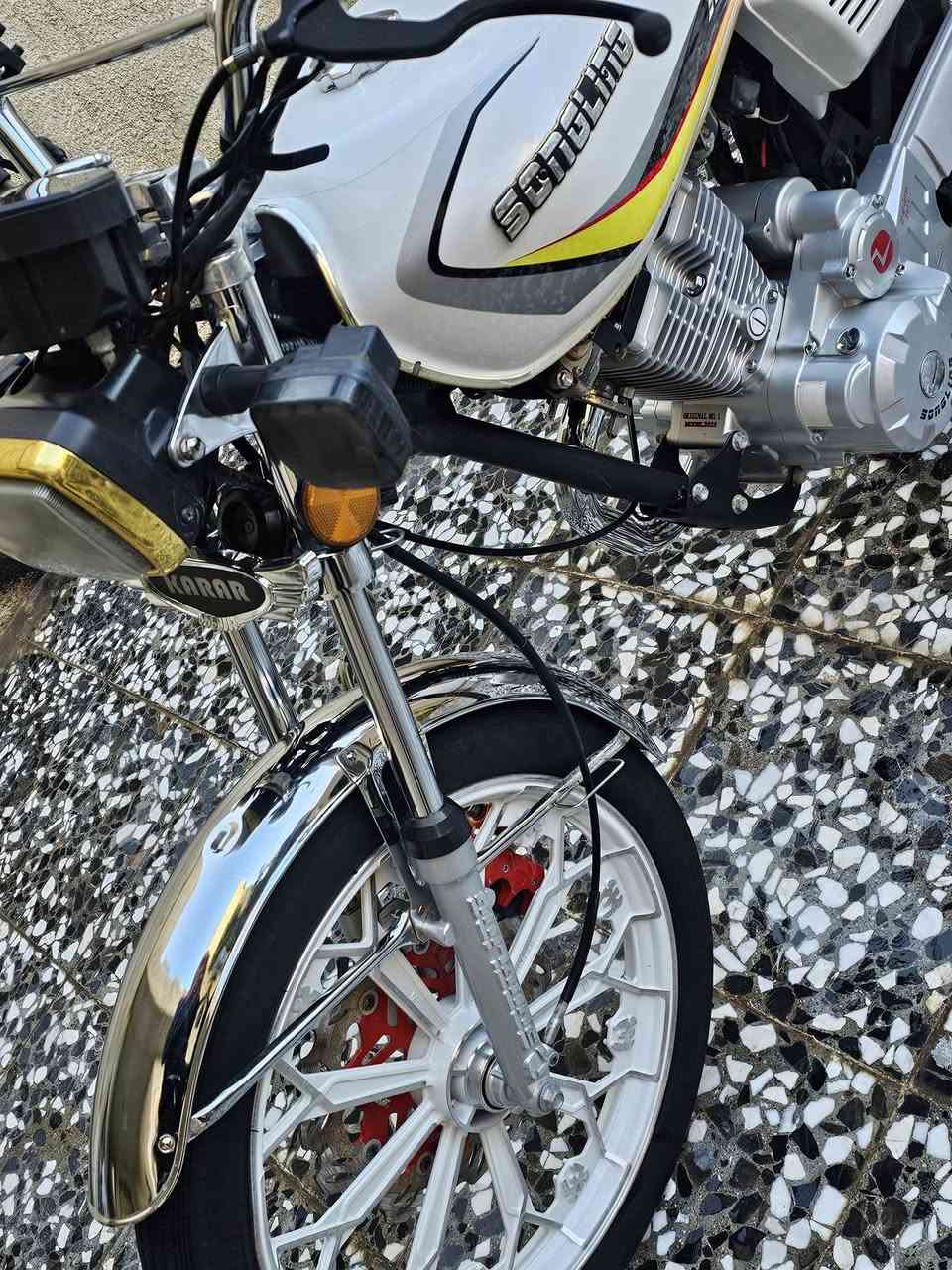 السلام عليكم سونك خمسة كير موديل 2025 دراجة نضيفة ماشية 4 الاف نضافتهة كدامكم مصور كل تفاصيلهة ما بيهة شي عاطل مكينة خرسة ممفتوحة دهن موتل اوراق كاملة ويالة عنكبوت تايرات جدد بصمة وتشغيل عن بعد ونظام تشغيل كارت مكاني بغداد الحسينية رقم ***********
