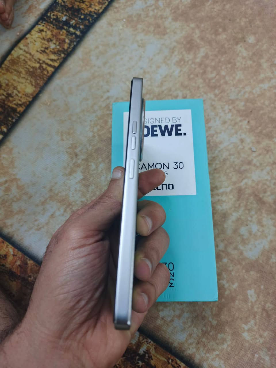 سلام عليكم موبايل تكنو كامون 30 برو 5G كامل مالحقات نضافته 96 البيع سعر 250 وبي مجال الطيبين مستعجل على بيعته ولموشراي لايكسر بسعر رحمه الوالديكم مكاني بصره حي الحسين قرب جامع التقوى ***********
