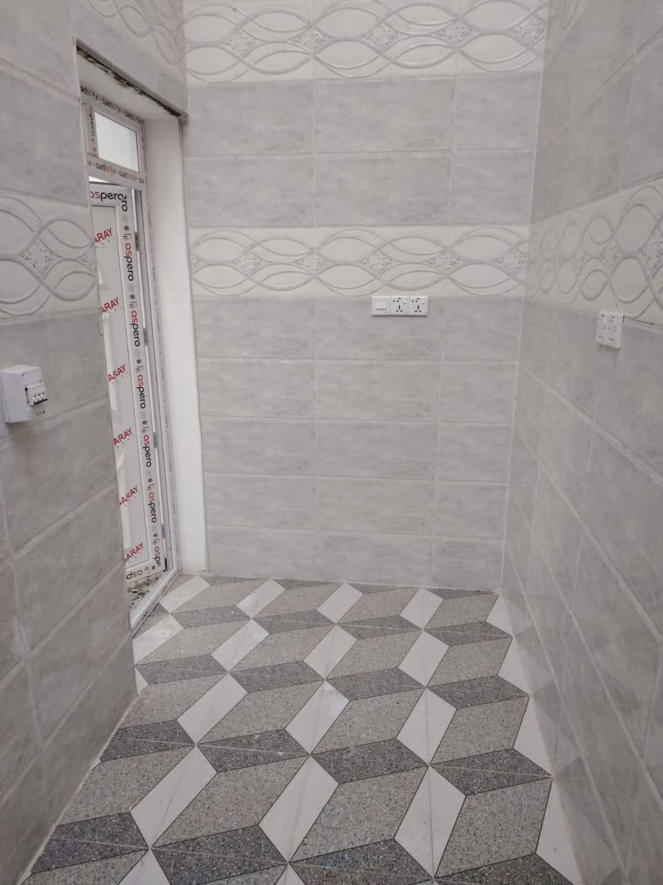 🔑 محل متميز للايجار - موقع حيوي
الموقع: البصرة - الأمن الداخلي (خلف أسواق الأسدي).
📐 تفاصيل المساحة والهندسة:
المساحة الكلية: 125 متر مربع.
الواجهة: 5 متر.
النزال: 25 متر.
✨ المميزات والخدمات:
التجهيز: ديكورات مرتبة جداً مع إنارة كاملة وحديثة.
المرفقات: يحتوي على صحيات معزولة في نهاية المحل لخصوصية تامة.
الخدمات: شامل أجور الماء والكهرباء (بدون تكاليف إضافية).
💰 تفاصيل الإيجار:
السعر: 900 ألف دينار شهرياً (قفل).


**إذا كنت صاحب هذا الإعلان وتريد حذفه لأي سبب، رجاءا أرسل رسالة إلى الدعم الفني**