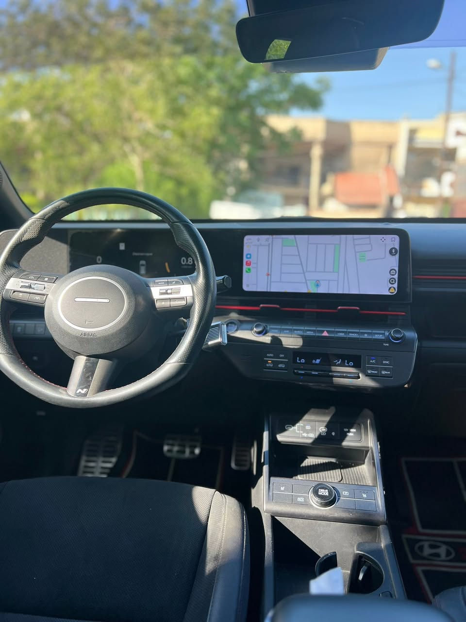 للبيع: هيونداي كونا N Line 2024 - (Turbo) وارد أمريكي 🇺🇸✨
• الموديل: 2024.
• الفئة: N Line . 
• المحرك: 1600 Turbo (T-GDI) - أداء قوي واقتصادي.
• نوع الكير AT (Automatic Transmission) بـ 8 سرعات.
• اللون: أبيض . 
• تصميم N Line الرياضي. 
• مقصورة داخلية رياضية بلمسات حمراء .
• شاشات ديجيتال كبيرة (لوحة العدادات والشاشة الوسطية).
• أنظمة أمان متكاملة (رادارات، تنبيه خروج عن المسار، ونظام المساعدة في القيادة).
• إضاءة LED كاملة .
• السيارة معروفة مواصفاتها من البصمة والفتحة وتدفئة كشنات والخ… 
• رقم الشاصي: [موجود بالمنشور ] 
• الحالة: [صبغ بنيد فقط ايرباگات سليمة جميع القطع مالتها جتي وياها من امريكا ].
* صور الحادث بالمنشور + السونار + كلشي واضح بالصور . 
• المسافة المقطوعة: [17 /ميل].
📍 الموقع: [بغداد ]
💰 السعر المطلوب: [ 181 ] 
📞 للتواصل والاستفسار: [ *********** ]  .

