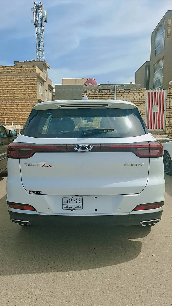 ✨ شيري تيكو 7 برو  2024✨
🔵 الملاحظات 
• السيارة جديدة زيرو
• رقم فحص طبعا المشتري ياخذ الوحات وتحويل صافي مامحجوزه السياره ضمان شركه السراب 6 سنوات ضمان

🟠 المواصفات
 • محرك 1.6 تيربو قوي
• قوة تقريبًا 194 حصان
• ⁠ناقل حركة أوتوماتيك 7 سرعات (DCT)
• ⁠دفع أمامي اقتصادي بالوقود
• ⁠شاشة مزدوجة كبيرة حوالي 24 إنج
• ⁠كاميرا 360 درجة للرؤية الكاملة
• ⁠فتحة سقف بانوراما
• ⁠نظام صوتي SONY عالي الجودة
• ⁠شاحن موبايل لاسلكي
• ⁠تكييف مزدوج التحكم
• ⁠حساسات أمامية وخلفية
• ⁠نظام أمان ومساعدة السائق ADAS
• ⁠ويل كب ألمنيوم قياس 18 إنج
• ⁠5 ركاب مع مساحة صندوق واسعة حوالي 475 لتر 

🔹 مميزات السيارة:
• اقتصادية بالوقود
• ⁠تصميم عصري وفخم
• ⁠مناسبة للعائلة والسفر
• ⁠قيادة مريحة وثبات عالي 
• ⁠وبيها بعد كثير من المميزات

📍 مكان السيارة الكوت 
‪***********‬
ملاحظه السياره طخه جدا بسيطه شخط بالباب وشخط جاملغ خلفي لا غير باقي كفاله 
سعرها 150 $ كومفورت السياره اسئل عن سعرها وتعال وبخدمتك بس رجا ماتعرف بسعرهن كلمه طيبه لاتكسر بحلال غيرك
