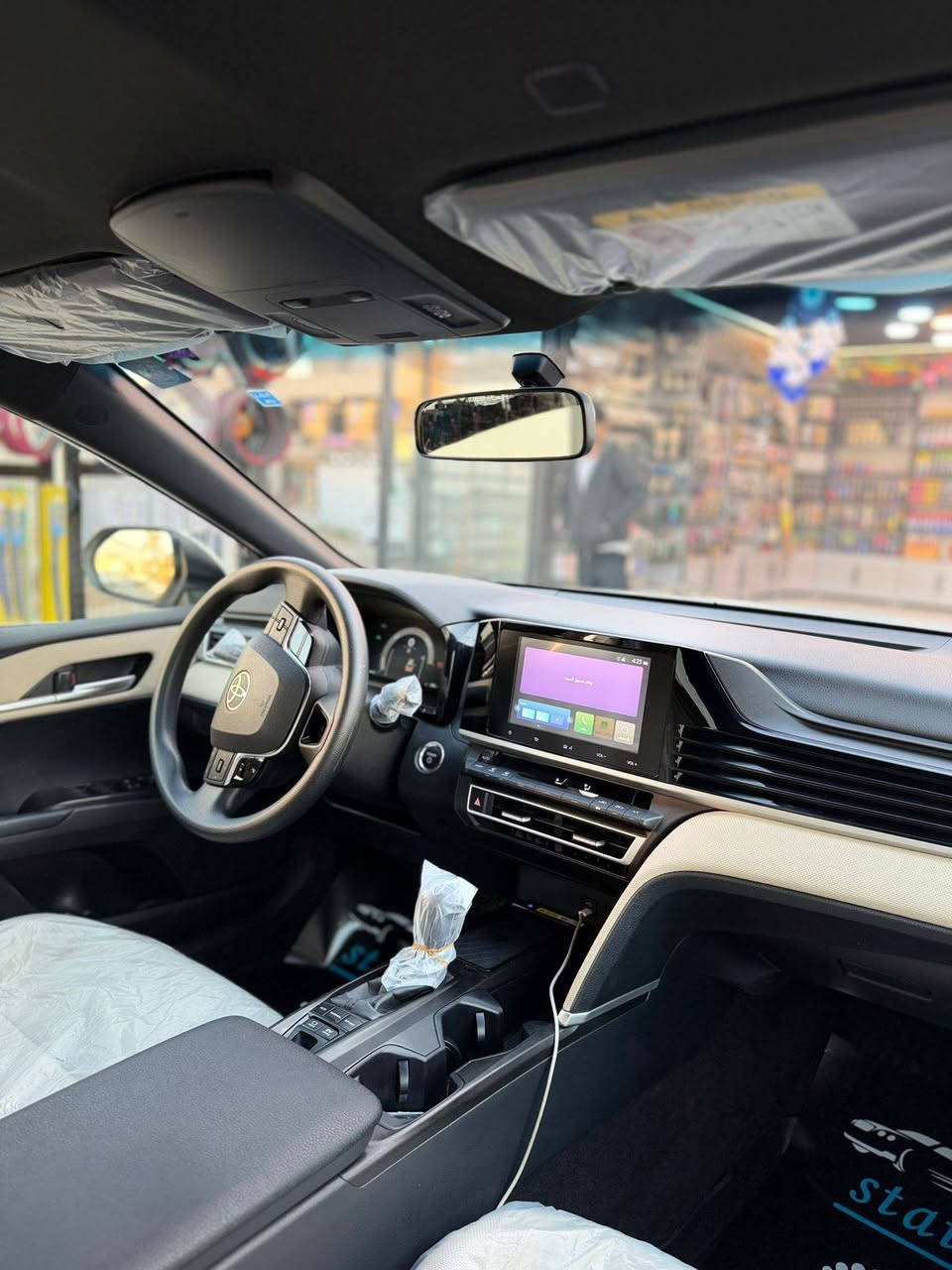 كامري 2025 عبد اللطيف 
خليجي ماشية 3500
مري شفط 
شاشة تدعم كار بلي 
تكيف خلفي 
ثلاث وضعيات قياده Eco /normal/ sport
شاحنة لاسلكي 
غراض الوكاله كلها بعدها ممفتوحه مكان السياره بغداد 

رقم صاحب سيارة ***********
