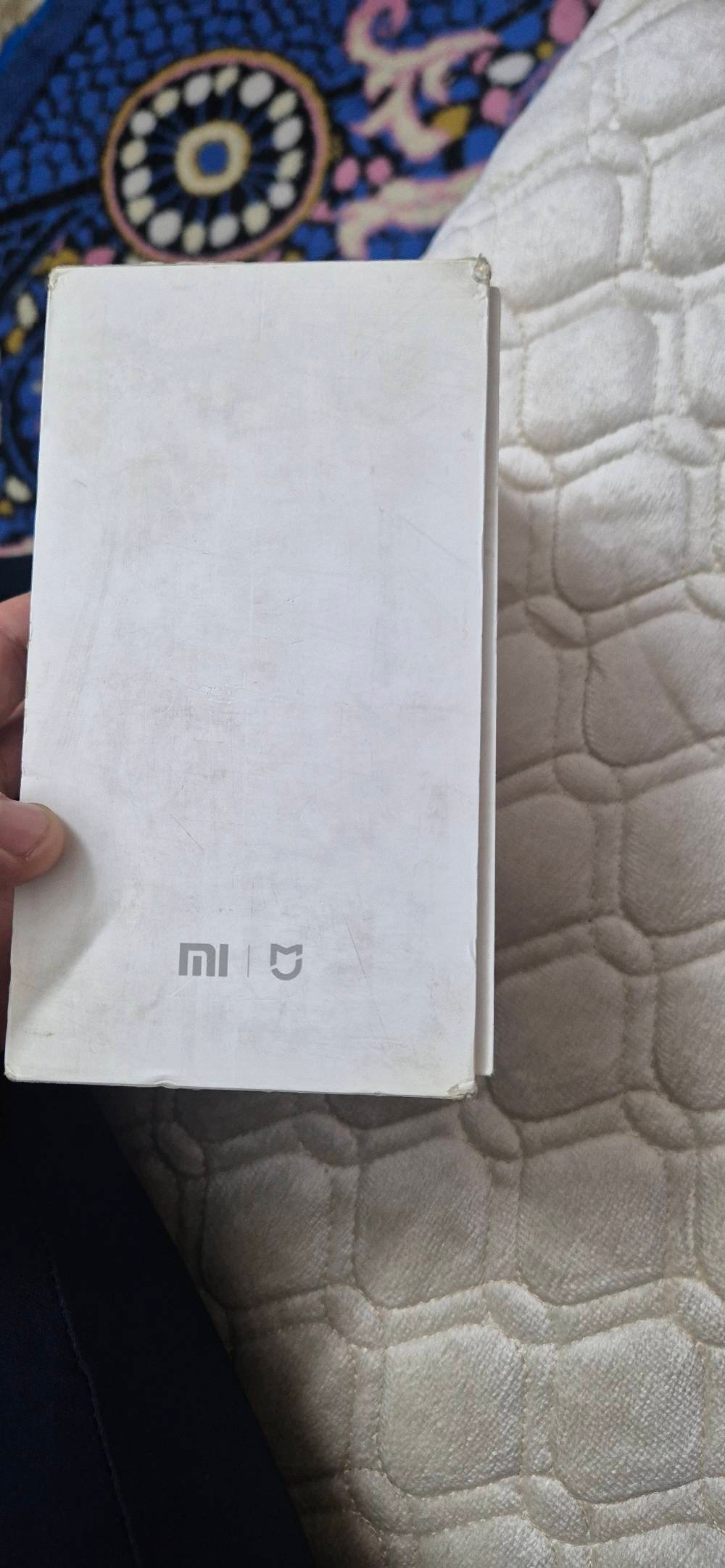 كاميرا واي فاي شاومي منفذ مال كلكسي تشتغل على الشاحنه نفسها بس بدون شحن جديد غير مستخدم ابيع هالموجود ما اعرفلها