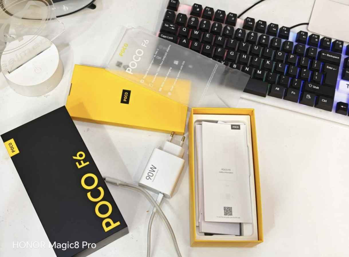 🔥 المواصفات التقنية الرئيسية
📱 الشاشة: 6.67 بوصة AMOLED بدقة 1.5K (2712×1220) + معدل تحديث 120 Hz وDolby Vision وHDR10+، مع حماية Corning® Gorilla® Glass Victus. �
Mi Poland
⚙️ المعالج: Qualcomm Snapdragon 8s Gen 3 القوي (4 نانومتر)، مناسب للألعاب والتطبيقات الثقيلة. �
Mi Poland
🧠 الذاكرة: 8 GB أو 12 GB رام + تخزين داخلي 256 GB أو 512 GB (UFS 4.0). �
Mi Poland
📸 الكاميرات:
خلفية مزدوجة: 50 MP (عدسة رئيسية مع تثبيت بصري) + 8 MP واسعة
أمامية: 20 MP للصور والسيلفي. �
Mi Poland
🔋 البطارية: 5000 mAh مع شحن سريع 90 W (يصل تقريباً إلى 100% في ~35 دقيقة حسب الشركة). �
Mi Poland
📡 شبكات واتصال: يدعم 5G، Wi-Fi 6، Bluetooth 5.4، NFC (في بعض المناطق)، مستشعر بصمة داخل الشاشة. �
Mi Poland
📱 النظام: يعمل بنظام Android 14 مع واجهة HyperOS من شاومي. �
Mi Poland
💧 المتانة: تصنيف مقاومة الماء والغبار IP64. �
Mi Poland
موبي كوست
📊 النقاط الأساسية في POCO F6
✅ أداء قوي في الألعاب والتطبيقات بفضل المعالج الرائد. �
✅ شاشة ممتازة في سطوعها وجودتها مع معدل تحديث عالي. �
✅ كاميرا جيدة للصور والفيديو مع تثبيت بصري. �
✅ بطارية كبيرة وشحن سريع. � موصل, نينوى


**إذا كنت صاحب هذا الإعلان وتريد حذفه لأي سبب، رجاءا أرسل رسالة إلى الدعم الفني**