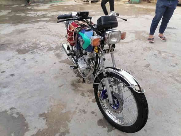 السلام عليكم اربعة كير NAMI 
مديل (2023) 
ناما امتياز اوراق اصول 7 اوراق
 الدراجة ماشية قليل مكفولة من التاير للتاير برغي مامفتوح 
وكيلهة ابو سكينة
وكلهة نضيفة وجديدة الدراجة مو تعمير بلادي متوازي على بيعتهة الماطور 
سعرة 450 بي مجال بسيط
خاص ممتواجد اتصل ***********
