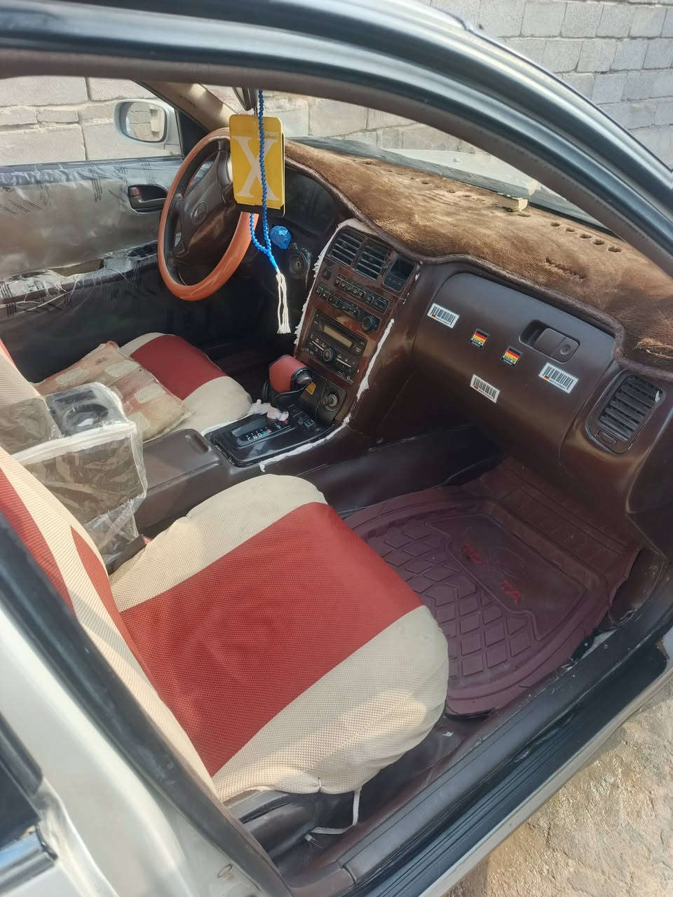 سلام عليكم خوان كرسته للبيع موديل 95 مكفوله رقم دولي السنويه   28 السياره بسمي تحويل ثاني يوم السعر     75 وبيه مجال ***********
