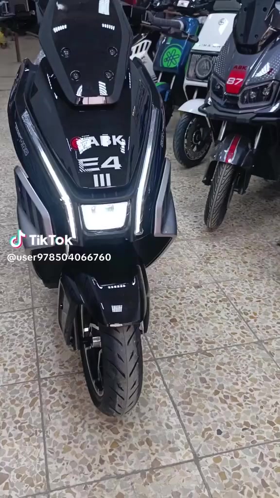 السلام عليكم دراجة للبيع نوع دولفين الموديل ٢٠٢٦ بطاريات ليثوم ٤٥ امبير السرعه ٩٩ تمشيك ٧٠ كيلو استخدم ١٠ ايام مكان بغداد بياع السعر مليون ***********
