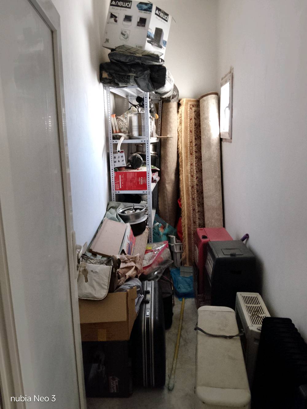 دار للبيع – كفاءات التعاون
🏡 فرصة مميزة لامتلاك دار حديثة البناء بموقع استراتيجي ومميز.
📐 المساحة: 200 متر 🏗️ سنة البناء: 2023 🧱 البناء: درجة أولى بطابوق جمهوري
🔹 طابقان 🔹 3 غرف نوم (سويتات) ▪️ الغرفة الأولى: 5.5 × 4.5 م ▪️ الغرفة الثانية: 6.20 × 4.20 م ▪️ الغرفة الثالثة: 4 × 3.5 م
🔹 صالتان ▪️ صالة: 6.20 × 4.20 م ▪️ استقبال: 6.20 × 4.20 م
🔹 مطبخ: 4 × 3.5 م 🔹 مخزن: 1.5 × 4 م 🔹 5 صحيات 🔹 نظام بوستر للمياه
🏪 محل تجاري كبير بمساحة 6 × 5 م 🚗 كراج بطول 8 أمتار
📍 الموقع: كفاءات التعاون – واجهة الحي 🌳 مقابل حديقة وشارع رئيسي عرض 40 متر
💰 السعر: 470 مليون دينار ✅ شامل قرض الإسكان المتبقي (54 مليون دينار)
📞 للاستفسار والمعاينة: *********** ***********
✨ موقع ممتاز، بناء حديث، وتشطيب درجة أولى. فرصة مناسبة للسكن أو الاستثمار. 🏡🔑