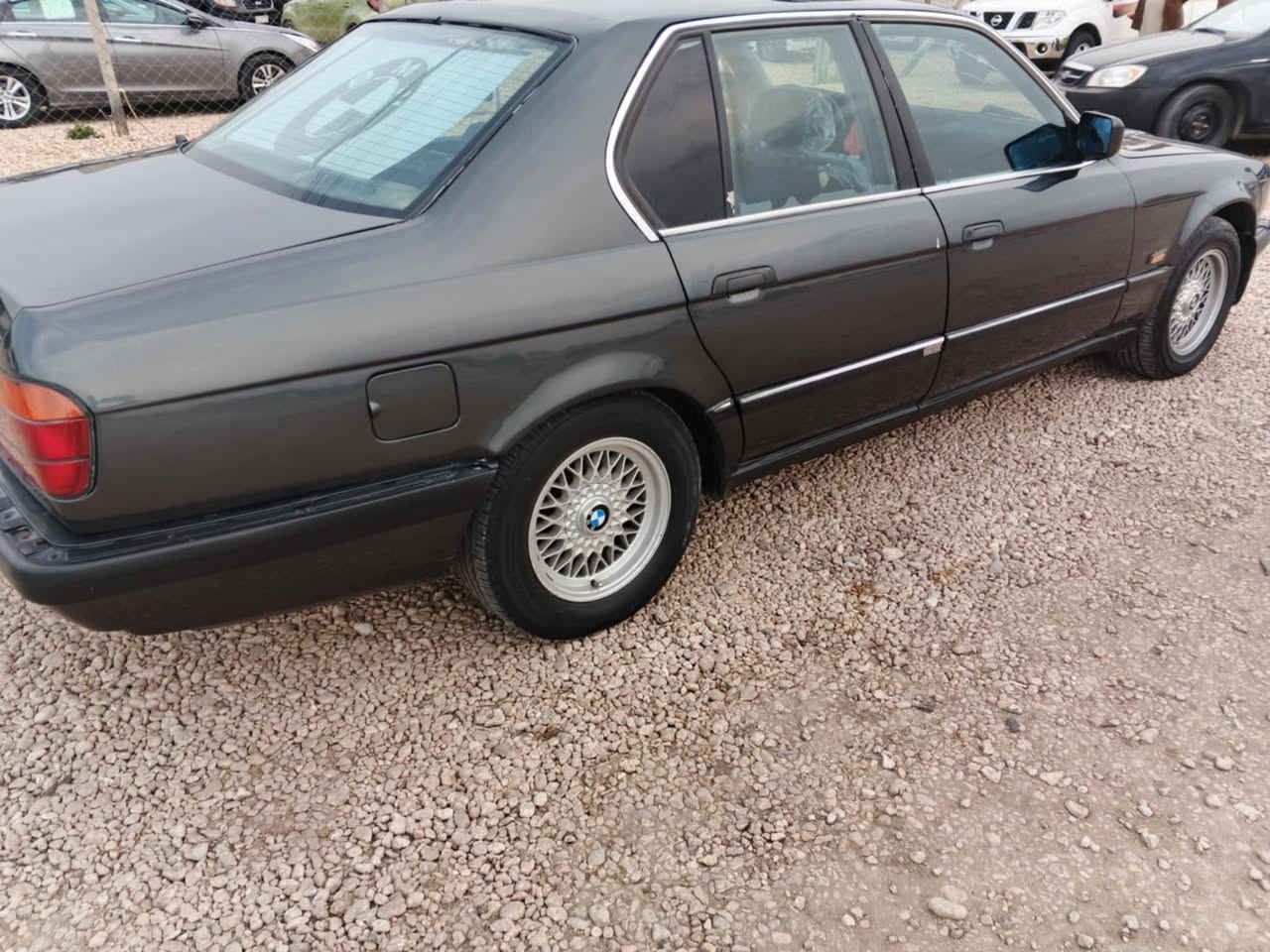 بي ام موديل 92 حجم 735
رقم بغداد انگليزي گير مكينه مكفول تخم تاير جديد ويل خلية 
دبل جكمجه دبل ارباك فول مواصفات شاشه كامره خلفية 
السعر /46
***********عنوان المسيب
