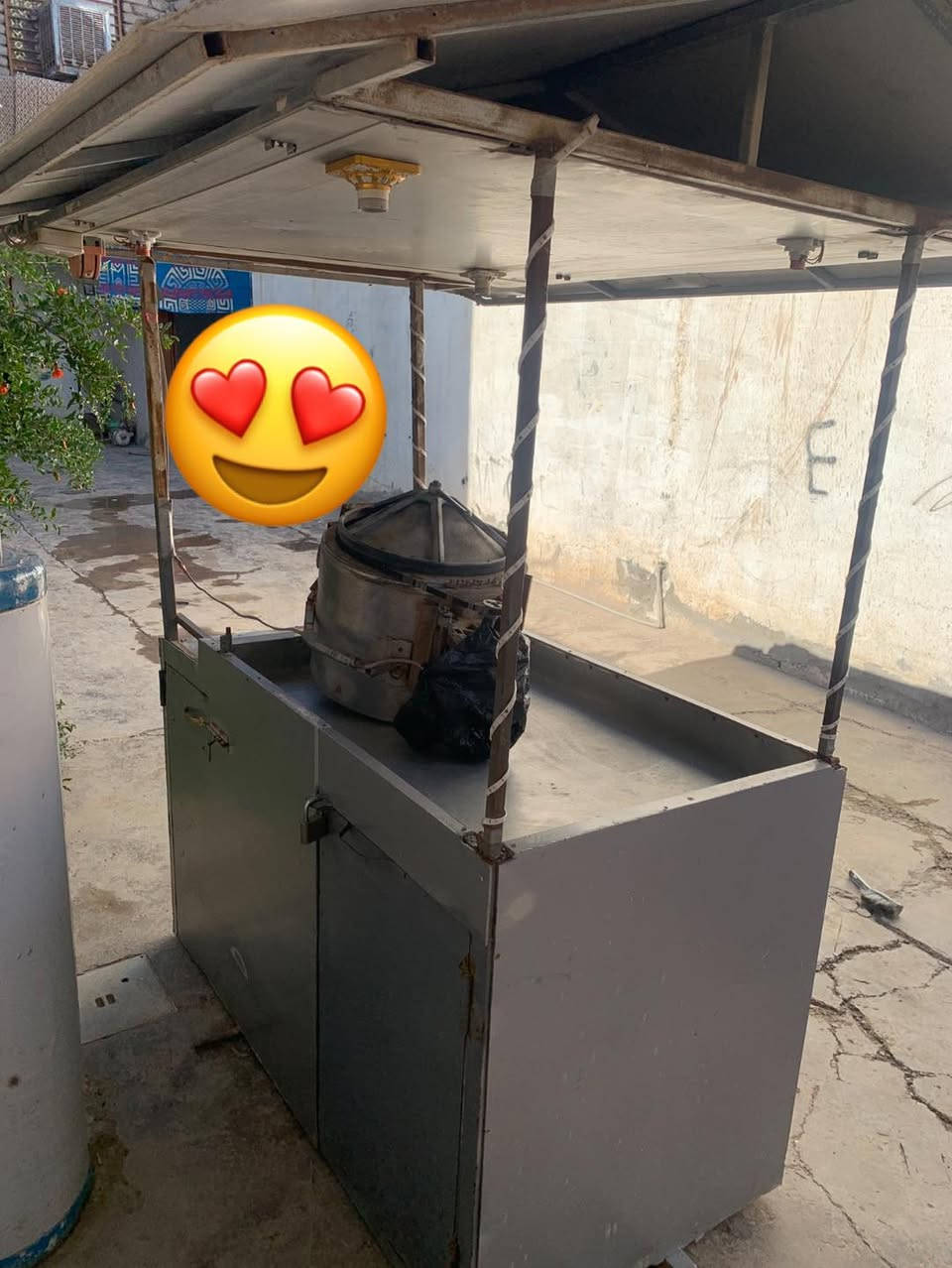 شوايه مال حب كلش نضيفه وشغاله كله وكامله بس عايزه قنينه مال غاز كله كامله مستخدمه اشي قليل سعره 250وبيه مجال هاذه رقمي ***********اتصل
