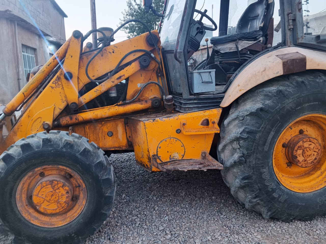 للبيع حفاره JCB موديل 1998
لاستفسار ***********
