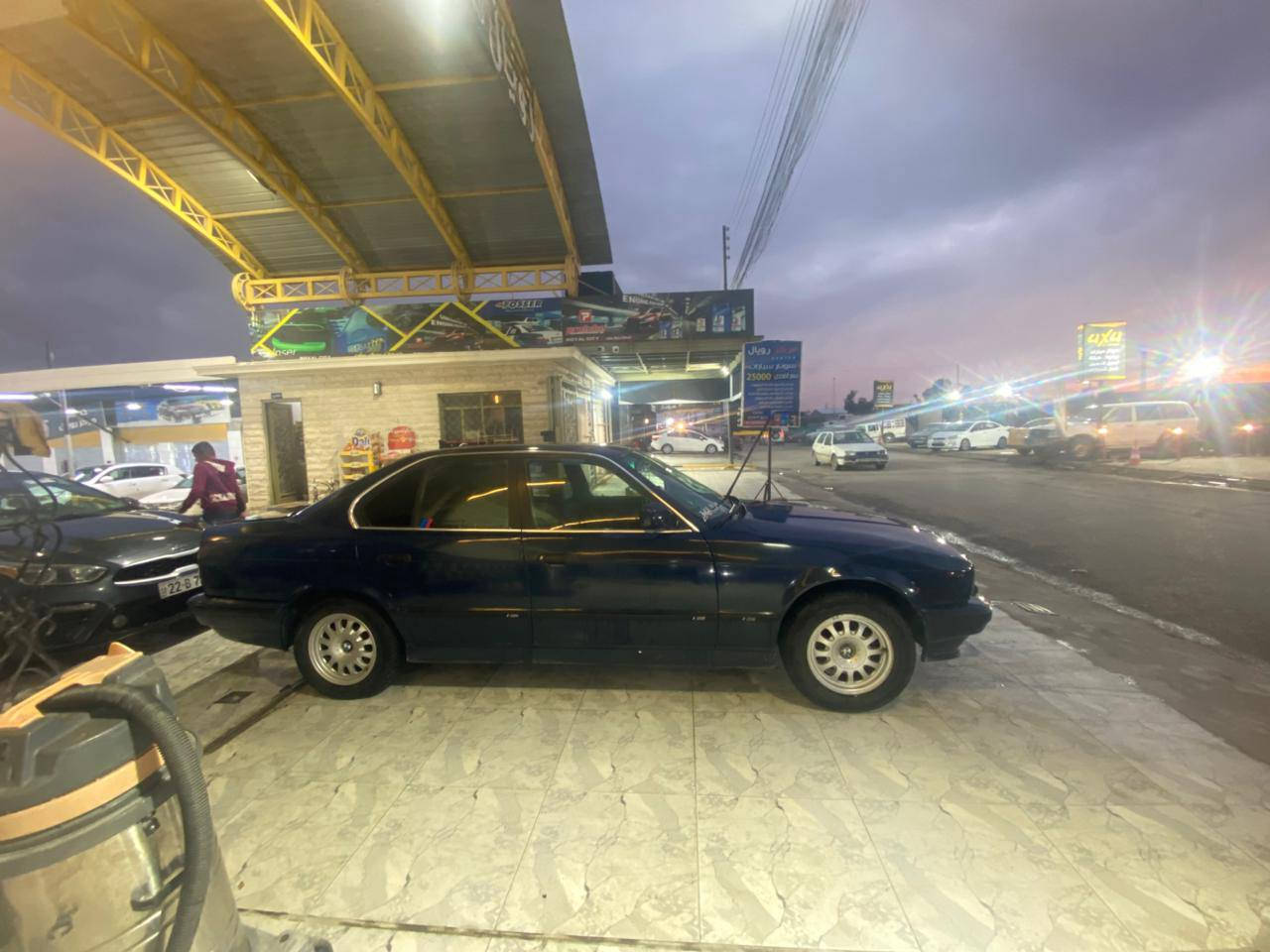 سلام عليكم 
بي ام دبليو 525
موديل 90
صبغ جمالية بدون معجون 
كير محرك شرط 
كير عادي 
مكينة فل 
غرفة جلد اسود 
سنوية ل 30 
كاربون بانزين 
مكان الموصل 
شرط التحويل 
ابيع قسط ونقد 
للاستفسار 
***********
