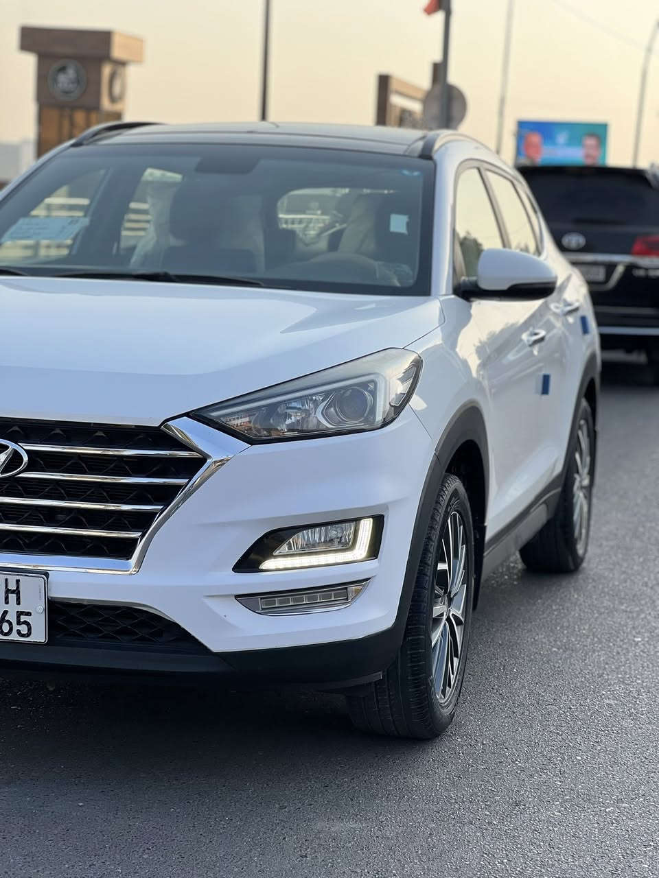 السلام عليكم ورحمة الله وبركاته 
هونداي توسان كوري اصلي موديل 2020 خليجي 
فول مواصفات واحد على واحد رقم بغداد انكليزي بأسمي بيها بارد قليل بالصندوق فقط الباقي مكفول مكاني بغداد سعرها 208 وبيها مجال قليل رقم الهاتف ***********
