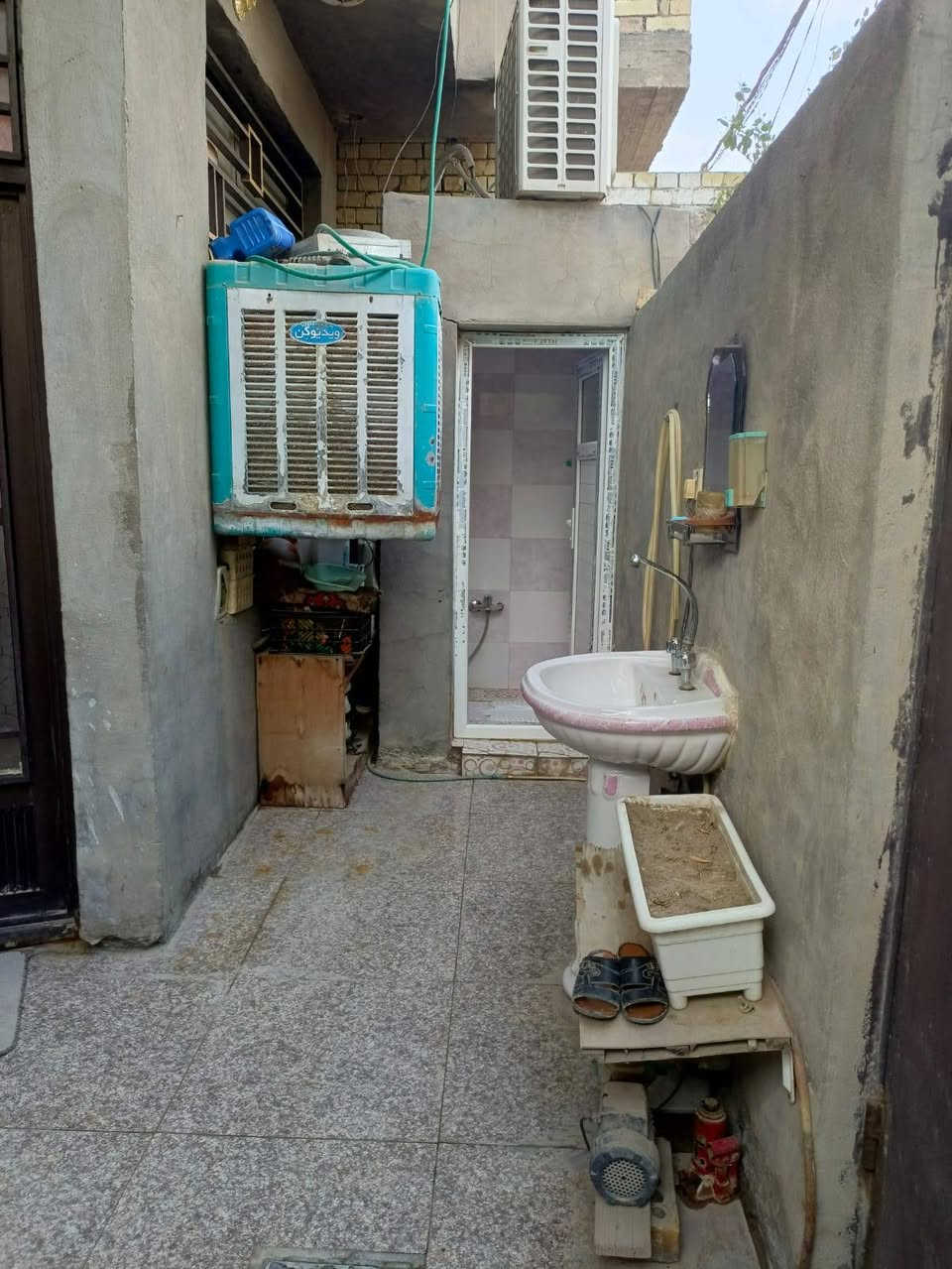 بيت للبيع كربلاء حي العباس بستنه سند ٢٥ يحتوي على ستقبال وصاله ومطبخ وثلاثه غرف نوم يبعدعن الأمام العباس كيلوين للاستفسار الاتصال على الرقم ***********
