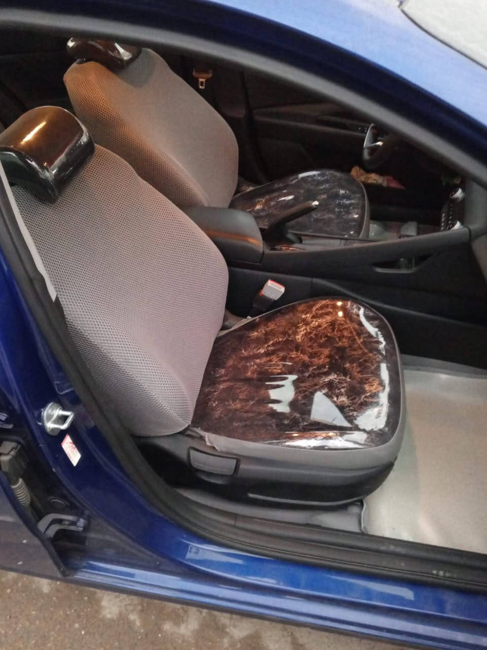 سلام عليكم النترة لبيع موديل 2023 لسيارة بيه قطعيتين مبدلات جاملغ سايق وباب سايق ولباقي مكفول مكينة لفين فول موصفات بصمه من عده سلايت لسيارة كامله لخير مدوشمه دواخل سود كيره سفتي جديده بمعنه سيارة بسمي تحويل مباشر سعره 150 وبيه مجال الاستفتار على اتصال *********** بكاني بغداد امين
