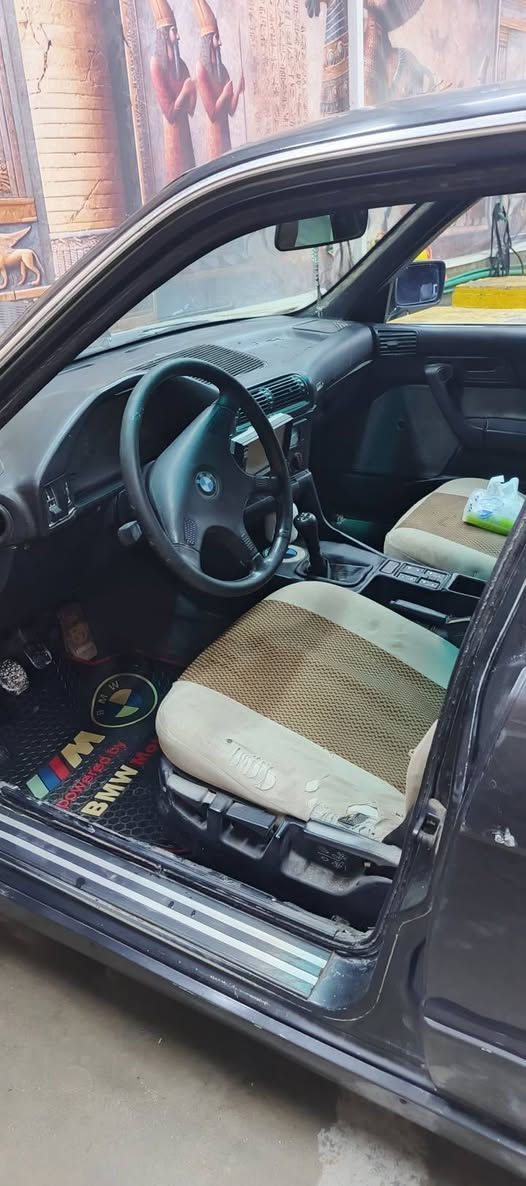 سلام عليكم بيئم موديل 91اصل بليته وسنويه 525رقم بغداد نكليزي هزه جديده مداور ثاني يوم سياره حلوه جاهزه كهرباياتها خير من الله كير مكفول مكينه بدايه تنقيص مسكر عدل كير عادي فول مشي خير من الله بديها يرادله ترتيب شوي صور واضحه دواخلها حلوه فقط بطانه لسايق تعبانه مكاني حله سعر33بيه مجال قليل كلش للستفسار ***********
