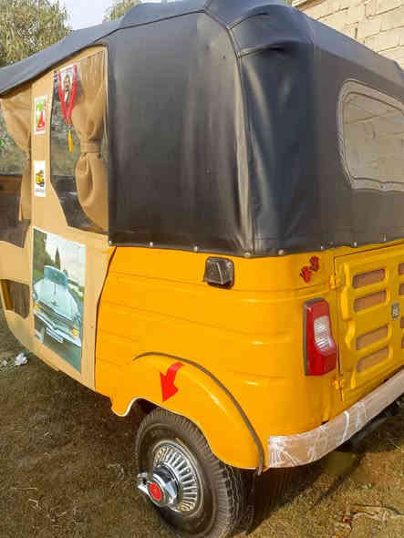 سلام عليكم اخون تكتك البيع موديل19 سنويه ومداور ثاني يوم  ماتخسر عليها ربع كبل الشارع مصبوغه عام الجماليه دوشمه تخم تاير  كبات كله جديد مكينه مكفوله لاتنقيص لاتبخير السعر 5/700وبيها مجال ولباقي مذكور بل فيديو لعنوان كربلاء حي الساهرون مكلف بل نشر /***********
