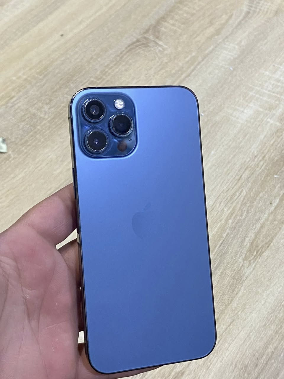 السلام عليكم
آيفون ١٢ برو ماكس 
١٢٨ تك بطاريه ٧٥ 
مبدل شاشه نوعيه زينه وفيس إيدي متوقف 
سعره ٣٣٥ بي مجال بسيط 
بيع فقط بدون مراوس 
شراي اتصل ***********
