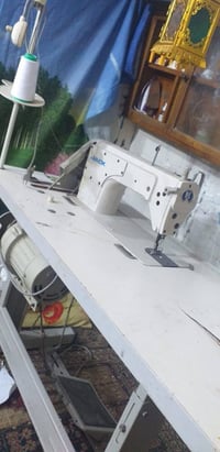 للبيع مكينة خياطة صناعي جااك مستعملة نضيفة وشغالة من كلشي السعر 300 قف...