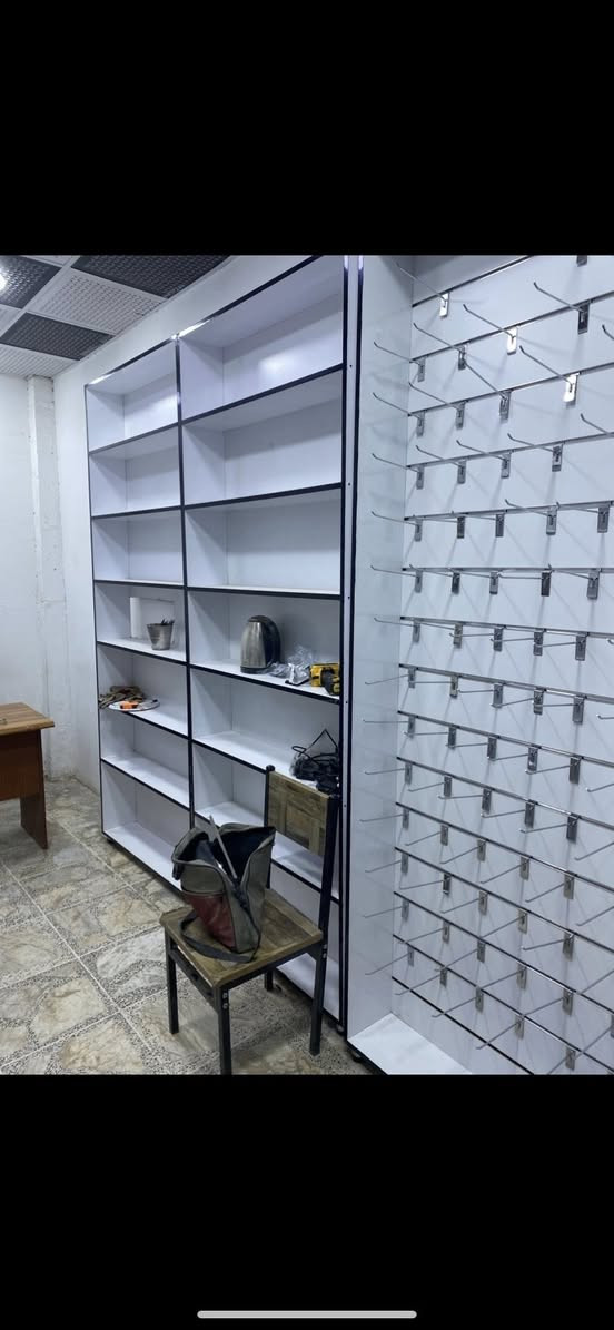 5 رفوف 
وال 6 رف تعاليك
مستعمل شي قليل ونظيف جداً
سعر رف 50 الف الواحد
تواصل اتصال او وات ساب
***********
