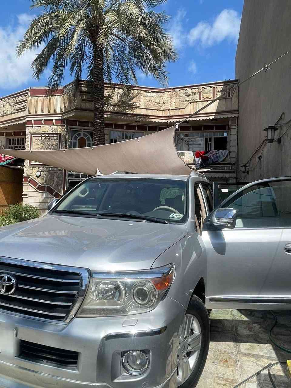 السلام عليكم اخوان
لاند كروز بريمي للبيع 

موديل 2014

المواصفات GX.R

مكينه V6  4.0

تحكمات ستيرن 

مثبت سرعه

حساسات امامي خلفي 

كامرة خلفيه 

فتحة سقف 

تبريد 3 قطع 

ثلاجه 

كشن السايق كهرباء 

جام اوتو 

اشاير بلمري وشفط هم

دف لوك 

مرشات للضوة الامامي

تخم تاير جديد 

صدر للسيارة جديد توني شاده

السيارة حلوه نظيفه

  السعر : $ 33.500 وبيها مجال بسيط

العنوان بغداد زيونه 

 الرقم :*********** متواجد فقط عل الواتساب او الرقم
