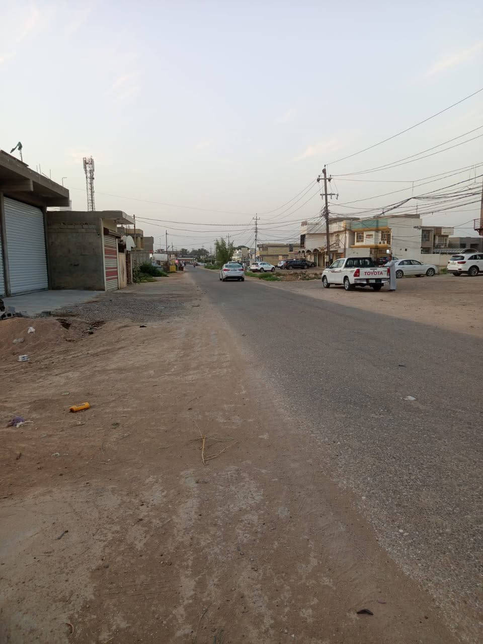 دار طابقين ركن على التبليط مباشرة طابو صرف ابي غرق حي الكرار سنتر على شارع سيد احمد بن الكاظم او شارع المالح يبعد ٢٠٠ متر عن شارع حله كربلاء وطريق الزائرين المساحه ٢٤٨ متر يحتوي على أربع غرف نوم للاستفسار مراجعة مكتب الضاحية للعقار هاتف ***********
