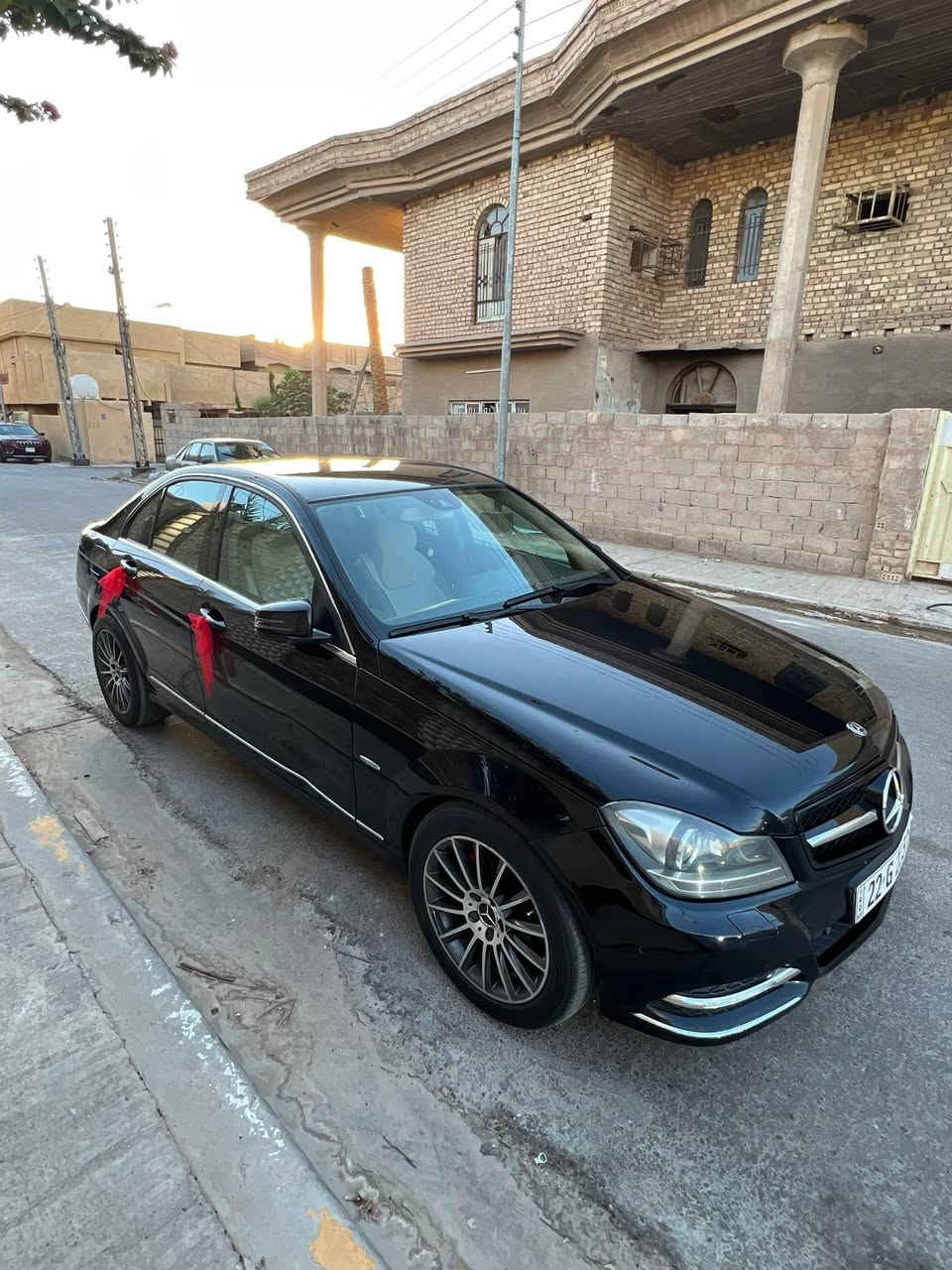 السلام عليكم
مارسدس سي كلاس 2012
‏w204 خليجي وكالة اربيل 
تو ويل مكينة اربعة سلندر تيربو صفر مسج
بردة الخلفية كهرباء ماوس 
حساسات امامي خلفي لايتات زنون داينمك بكلايت لد  
باقي التفاصيل والمواصفات والممشى والصبغ كلها واضحة بلصور استفسار اكثر اتصل على الرقم
السيارة عندي خمس سنوات دهن ماء غراض كلشي اصلي اخلي 
السعر 130 ورقة وبيها مجال 
مكان السيارة الفلوجة - بغداد
***********

