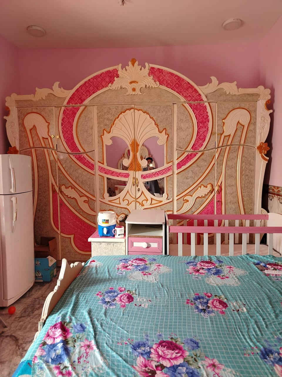 غرفه تسكام تركي عراقي
غرفه نضيفه وحلوه اي شخط مابيه
السعر خاص ***********
