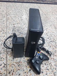 xbox 360 ويا جوستكات 2 واحد واير لس والثاني واير سعر 100 الف 077040900...