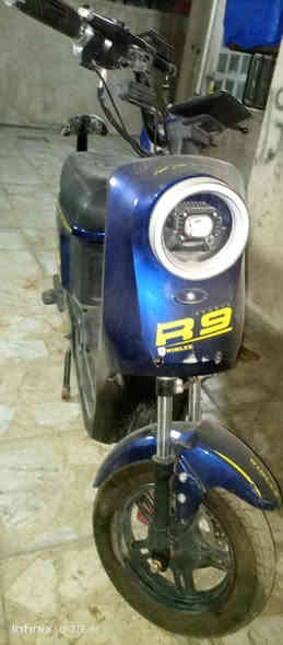 دراجه شحن R9 للبيع الدراجه جديده استعمال شهر واحد دا امشي بيها وطفت وماعرف عطلها السعرر 300 المكان بغداد الحريه الاستفسار *********** ***********
