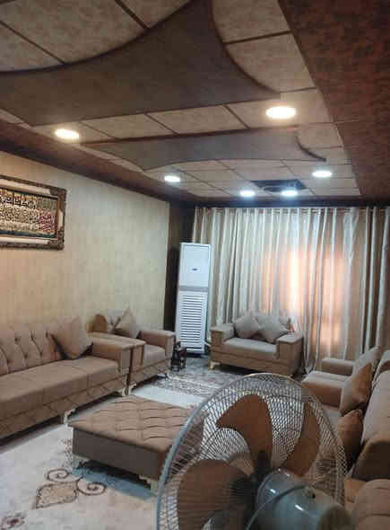 دار للبيع طابو صرف حي الخضراء
خلف مدرسه الجوادين
مساحه ٢٠٠م واجه ١٠م بناء نضيف
محتويات الدار 
كراج مع صحيات خارجي
استقبال مطبخ حار وبارد
هول كبير غرف نوم٢
مخزن مع صحيات داخلي وبيتونه
استفسار ***********
