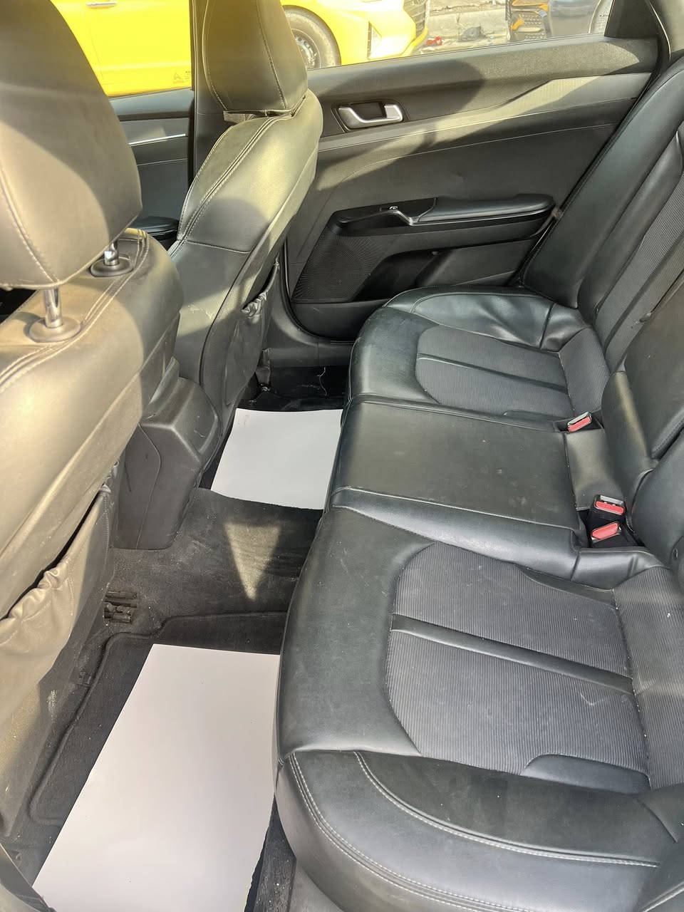 السلام عليكم 
كيا كي 5 جي تي لاين مواصفات معروفه 
محرك 1600 تيربو 
وارد امريكي  موديل 22 
ماشيه 88 الف كيلو 
رقم اربيل بأسمي 
فول فتحه كشنات جلد 
تبريد قطعتين 
رادارات امامي خلفي جانبي 
تحديد مسار
 نقطه عمياء هواي مواصفات بعد 
الحادث موضح بالصور
 وبيه جاملغ خلفي عكس سايق هنا بالعراق 
السعر 172 مكاني بغداد حي اور ***********
