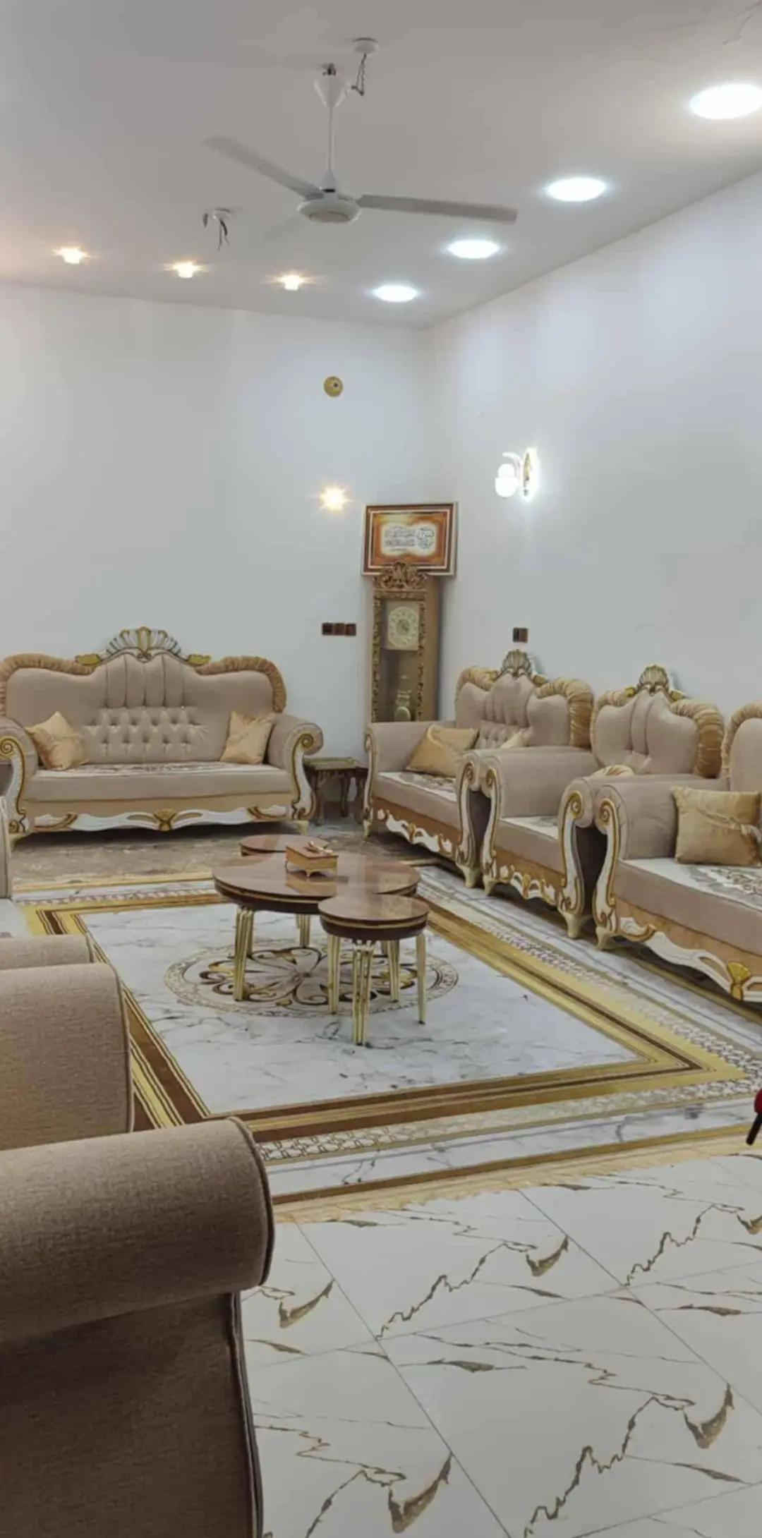 بيت للبيع زراعي  مساحة 450متر طابقين جديد مال عائله جبيره ثلاث غرف وصاله واستقبال وهول حديقه خارجيه وكراج مطبخ حار وبارد مجمع صحيات داخليه و خارجيه الطابق الثاني اربع غرف ومطبخ وصحيات مخزن وبيتونه  عنوانه السبل الثانيه نزلة المدارس  بي وصل ومشمول بلتطويب السعر 160 وبيه مجال شراي  ستفسار ☎️***********
