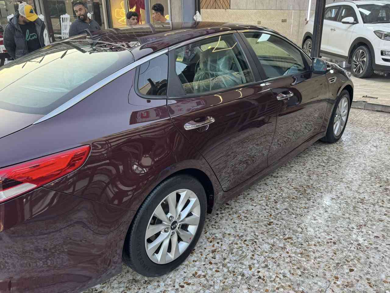 كيا #اوبتيما للبيع
موديل 2018 كرزي وارد امريكي مواصفات Fe
مكينه 2400Gdi 
ماشيه 104 ميل
حساس خلفي
رادار جانبي
اشاير بالمري
مثبت سرعه
مانع انزلاق
3 انظمه قياده
كامره خلفيه
شاشه لمس
كشنات مخمل اسود
رقم بغداد وسنويه جديده بسمي مشروع وطني
سياره نظيفه وعليها ادامه كامله بوليش ونانو سيراميك
حادثها بامريكا جاملغ ايمن وبنيد بدون لغد ولا شاصي وهنا صار عندي حادث بالجاملغ الايسر
مكان بغداد
 السعر 129  
للتواصل خاص
 واتساب ***********
