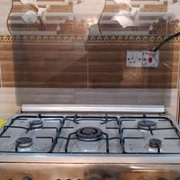 عندي طباخ مصري 5عيون نظيف كله شغال يرادله فقط جامه اماميه نظيف كلش الا...