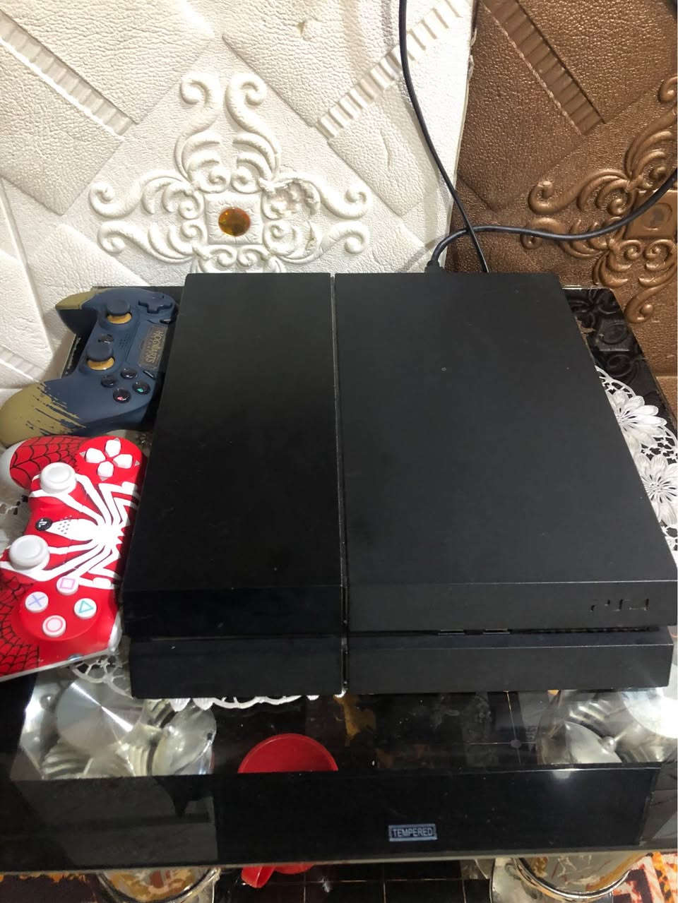 بلايستيشن 4 فات مهكر 
ذاكره 500 بدون كارتون شرط مامفتوح وياه جوستكات اثنين و العاب نظام 12 قرص تهكير 
السعر 250 الف 
رقم هاتف *********** كركوك, العراق
