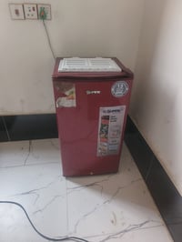 ثلاجه • نظيفه • استعمال قليل