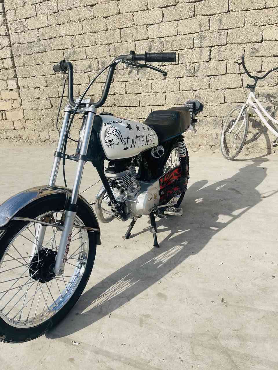 البيع تايكر تايكر 23 شرط تحريكه ومعدل حلا من الصوره المكان حي البكر محرك مفتوح  السعر 500 وبيه مجال اليحب يتصل علا رقم *********** شرط لا صوت ولا فيلس
