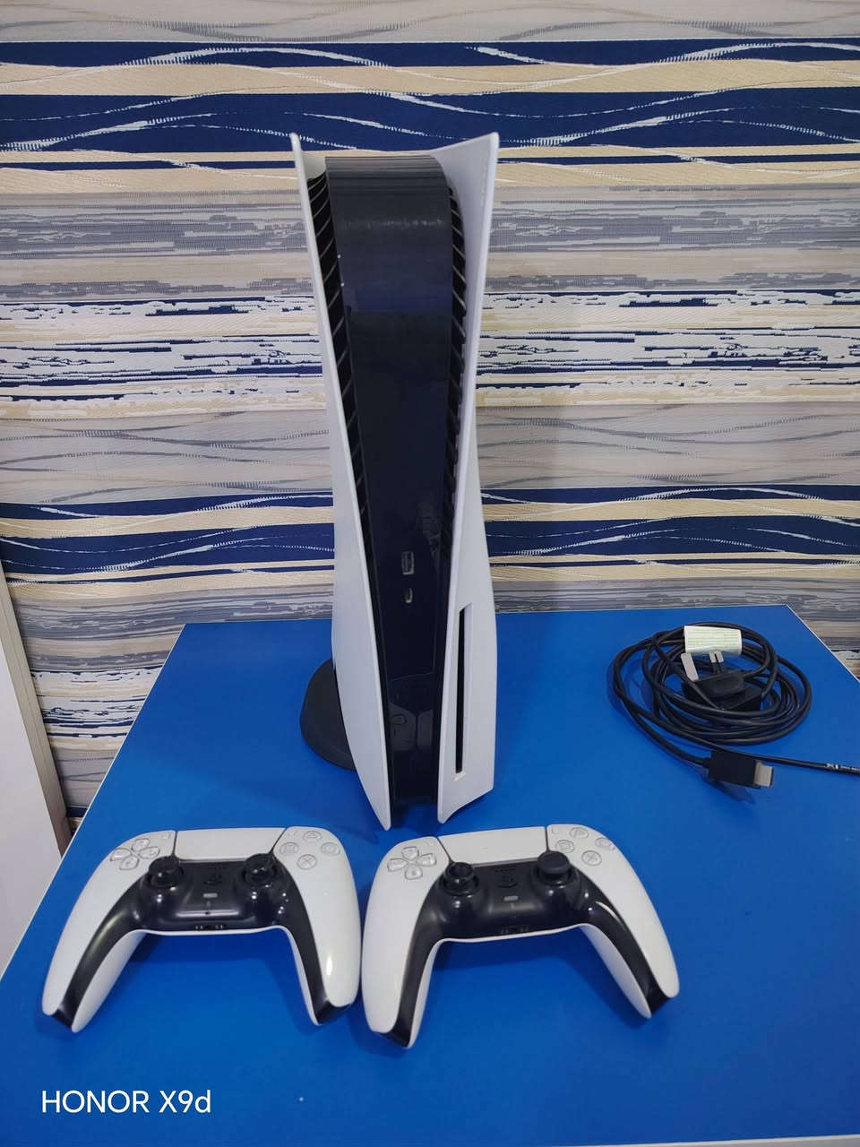 PS5
اخو الجديد العام اشتريتة  وياه يديتين و
 ٨ اقراص  والكارتونة موجودة 
السعر ٨٠٠ الف قفل   مكاني البلديات


**إذا كنت صاحب هذا الإعلان وتريد حذفه لأي سبب، رجاءا أرسل رسالة إلى الدعم الفني**