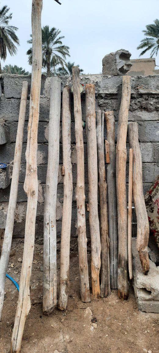 سلام عليكم  اعمده خشب للبيع العدد 22 عمود كبير وصغير مثل ماموضح بصور الاستفسار على الرقم ***********
