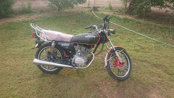 سلام وعليكم
للبيع سيفان 22 محرك مكفول ورقه كارتونيه
بيهه نقوصات بسيطه السعر 450  وبيهه مجال
 مكان تقاطع السياحي كنعان... موجود خاص
***********
