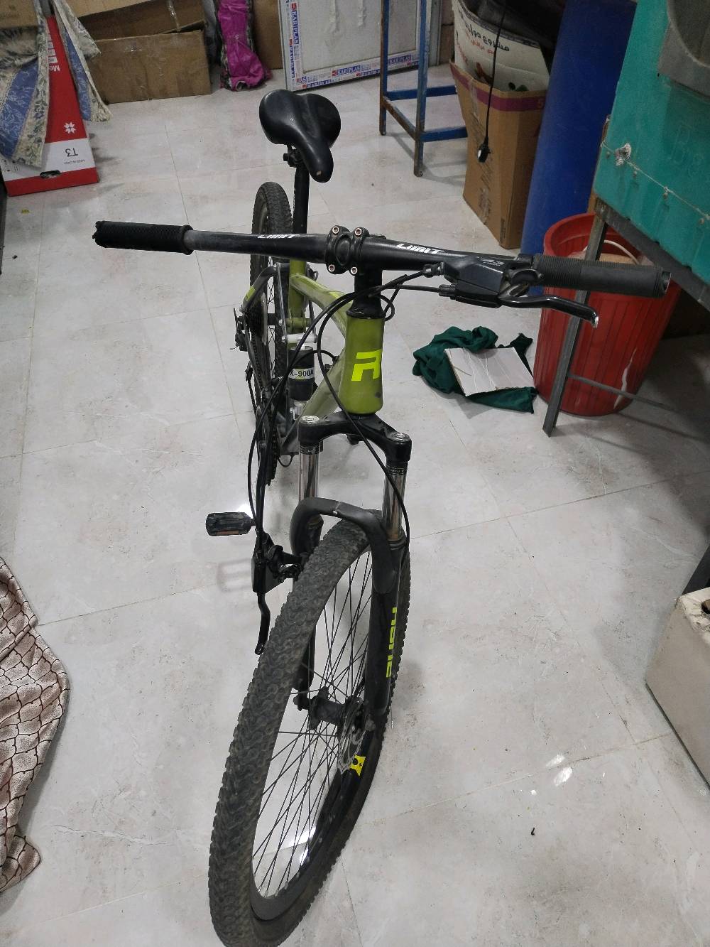 بايسكل جبلي شركه هاب HUBH صناعه يابانيه للبيع بسعر 50 الف بعده نضيف بي 7 سرعات وبي دبل من النصف بس البريك الامامي قاعدته مكسورة مثل ما موضح بل صورة هذه رقمي لتواصل *********** عنواني الرمادي قرب شارع المستودع لايوجد لدي توصيل تجي انته تاخذه 