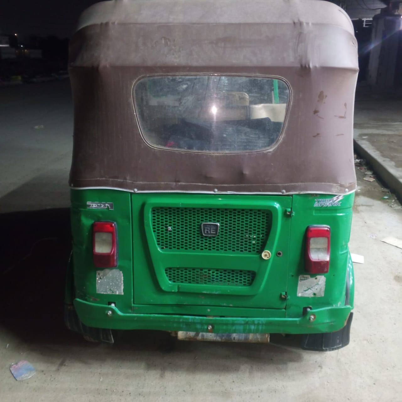 سلام عليكم شباب تكتك موديل 21 رقم وسنويه بغداد باسمي تحويل شوكت ميعجبك بس لغد ضربه بصيطه ولباقي كفاله كهربائيات شغاله جاهزة كبل لشارع تراي زيرو مكاني بغداد سبع قصور سعرها ٦٩٠٠ وبي مجال قليل جدا ***********
