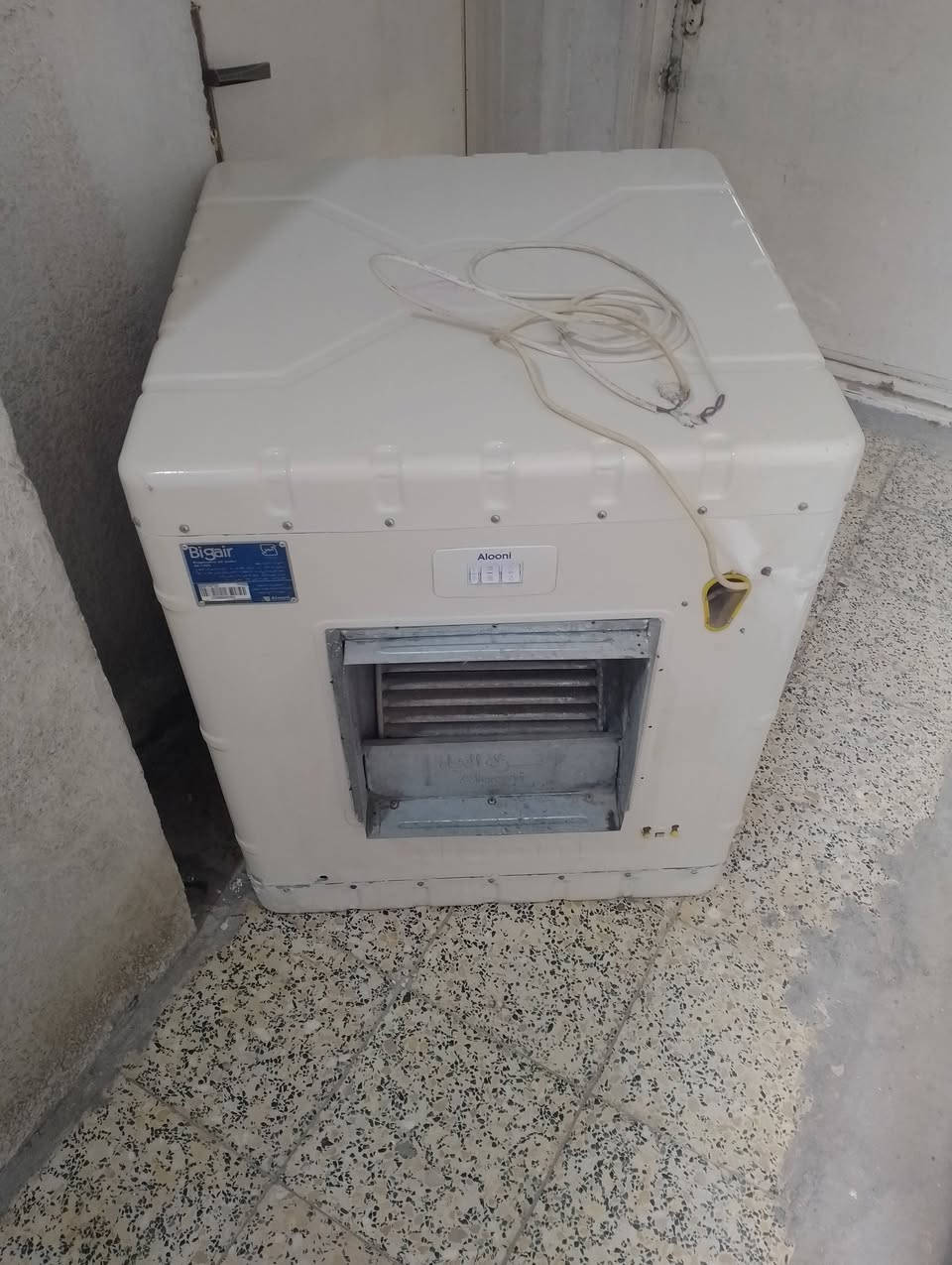 جرباية طفل+دوشك سبرنك تفصال60
مبرده الوان 100 الف + قاعدتها 25
براد ماء + قاعده + دبات 2 جدد 65 
صوبه نفطيه 25
زرعات زينه 3 قطع 20 
كرسي طفل دب جديد 15 
ميز 10 
واذا شلع اداريك بالسعر
العنوان البلديات مقابل الامن العامه 
*********** متوفر واتساب
