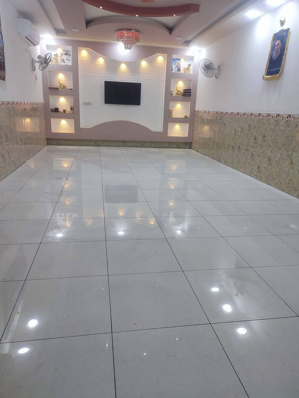 خلفه سيراميك متفرغ للعمل
سلام عليكم خلفه سوري فارغ العمل نعمل سيراميك مرمر كرانيت 
بايات درج حجر قرض بورسلين 
استفسار اكثر اتصل عل رقم وبا انسب السعار متر جداري 7ارضي 6 وتدللاون علينه 
 *********** بيه وتساب كربلاء 
‏‪مستعدون لكافه أعمال الترميم
