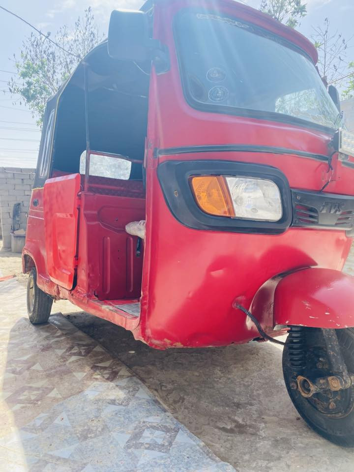 تكتك للبيع مديل ١٦اوراق اصولي مكانه ناصريه مركزسعره 2800.  وبيه مجال لشراي  مكلف بل نشر تريد خابرني ***********
