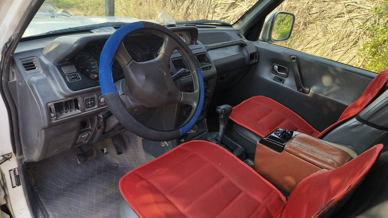 السلام عليكم باجيرو موديل١٩٩٨ للبيع كَير اوتماتيك
 تبريد شغال محرك ففتي 2 ونص 
رقم بغداد مشروع وطني 
سيارة نظيفه جدا
السعر٥٥ بيها مجال
العنوان بغداد المعامل 
رقم الهاتف ***********
