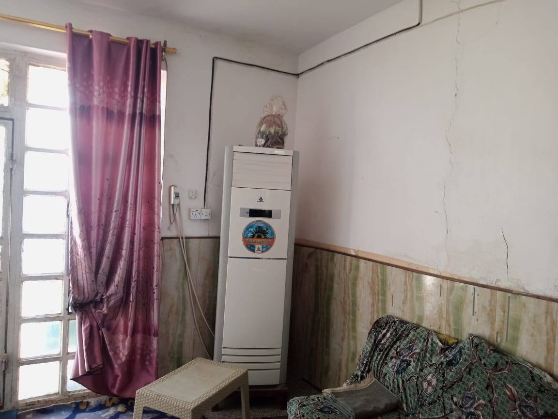 دار للأيجار بحي الجامعه نهايه شارع عشرين غرفتين نوم وصاله ومطبخ وصحيات داخليه وخارجيه بسعر ٢٥٠ الف للاستفسار ***********
