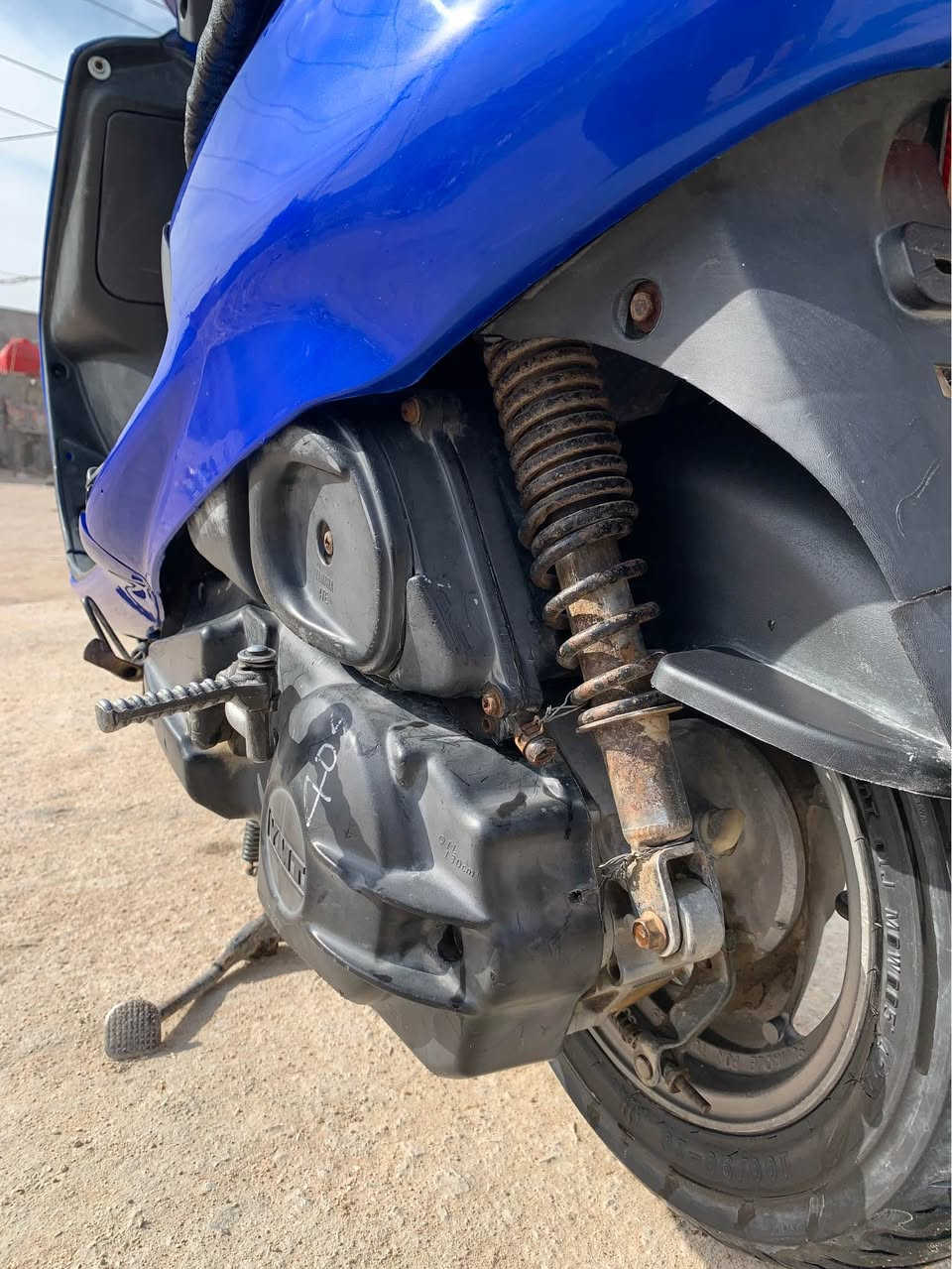 السلام عليكم دراجه فراشه فحل مكينه مامفتوحه مكينه حاويه مثل ماشوفها بصوره كفرات تجاريه الدراجه كهربائيات كلها شغاله لايت هورن اشاير تشتغل نكره سلف 
كلها بلاديه السعر 500وبيها مجال قليل مكاني البصره 
الزبير -حي الشهداء واتساب :*********** الزبير, البصرة
