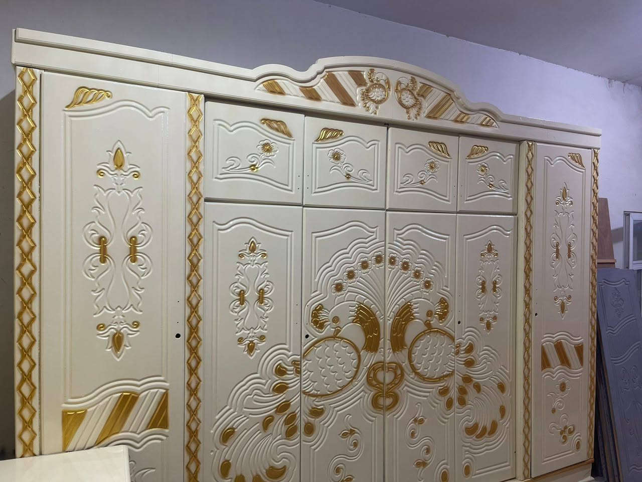 السلام عليكم غرفه نضيفه صبغ جديد بسعر مناسب العنوان ناصريه غراف ***********
